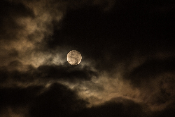 Foto Awan langit matahari malam