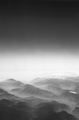 Foto Orizzonte montagna leggero nube