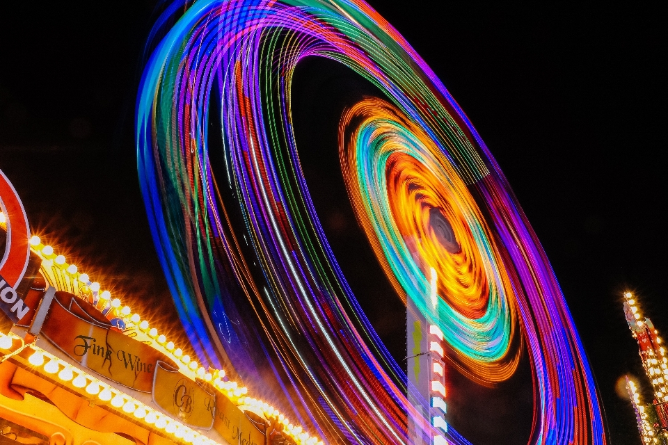 światło noc diabelski młyn
 park rozrywki
