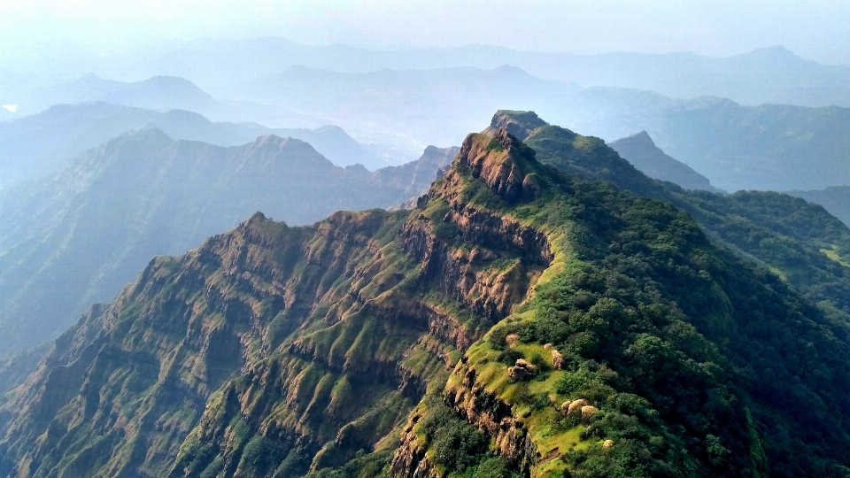 山 山脉 悬崖 极限运动