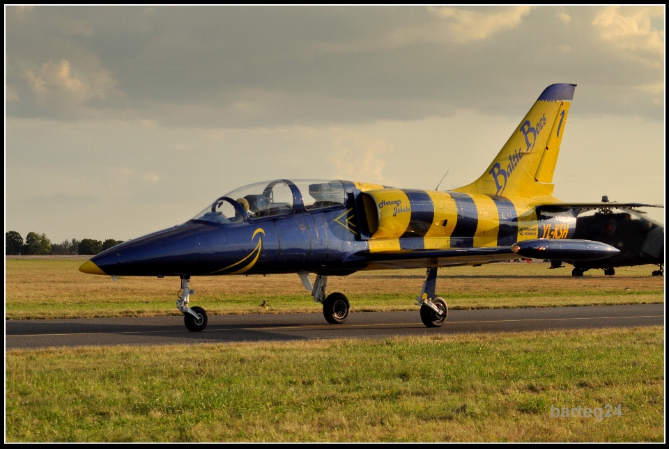 Avion véhicule compagnie aérienne aviation