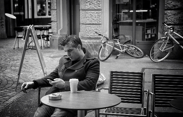 Photo Hiver noir et blanc
 personnes route