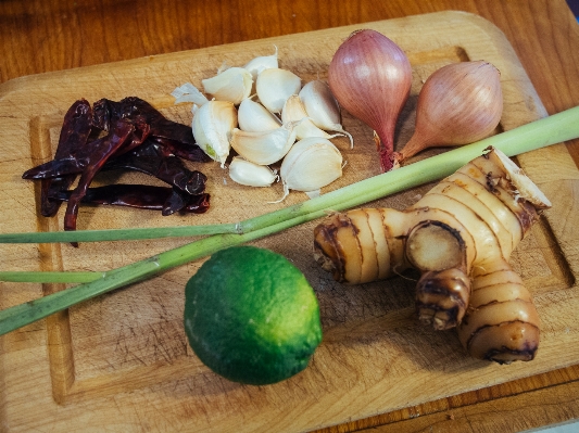 Anlage gericht essen knoblauch Foto