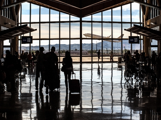 Foto Pessoas aeroporto transporte reflexão