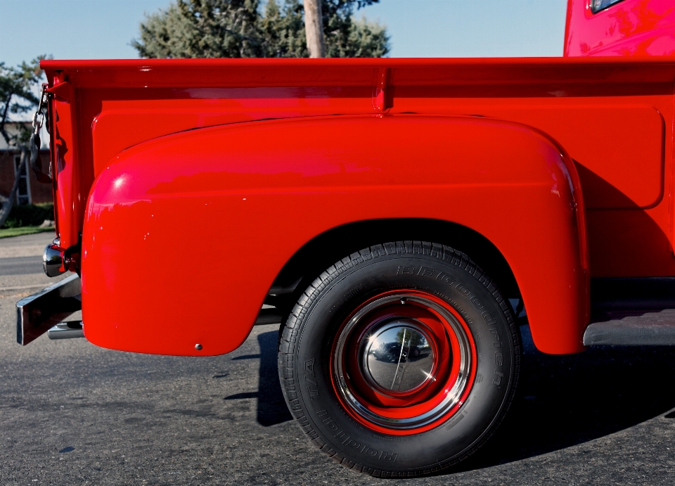 Voiture roue camion rouge