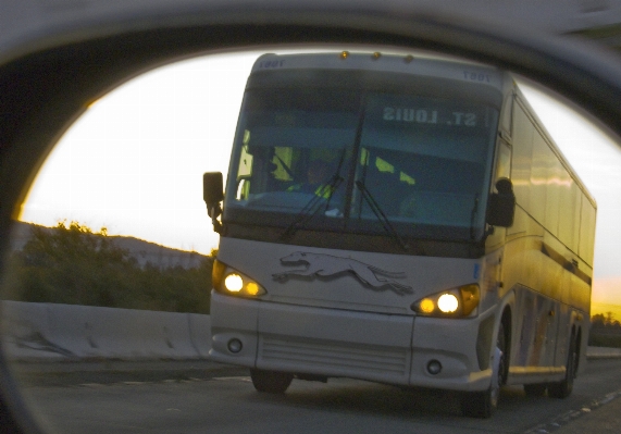 車 運転中 輸送 車両 写真