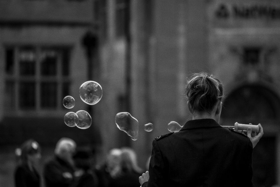 Czarny i biały
 fotografia tłum ciemność
