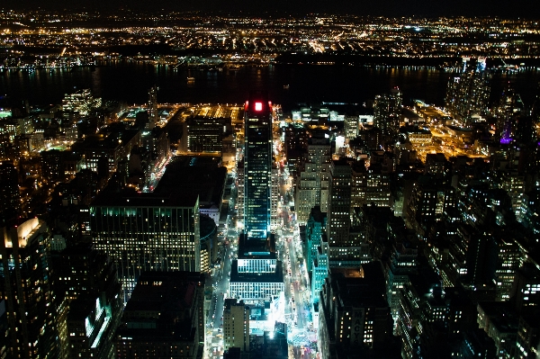 スカイライン 夜 街 超高層ビル 写真