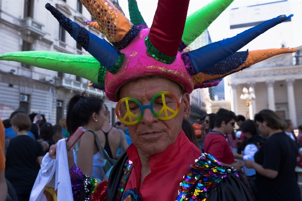 Foto Rakyat kerumunan karnaval kanon