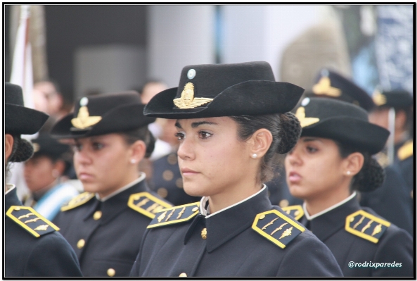 Foto Orang militer perempuan tentara