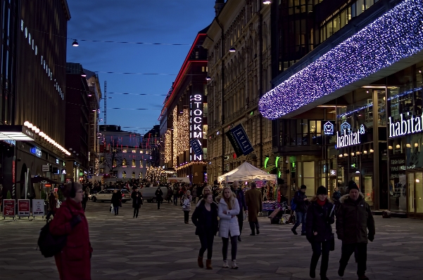 Foto Gente calle navidad estación