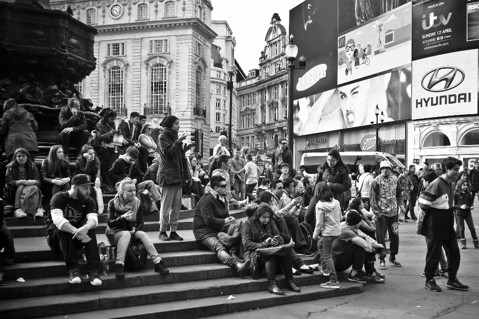 Pedone bianco e nero
 persone strada