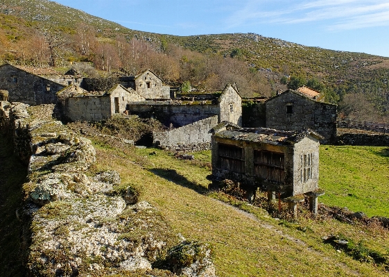 Foto Paisagem montanha cidade prédio