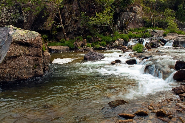 Foto Air rock terjun sungai kecil
