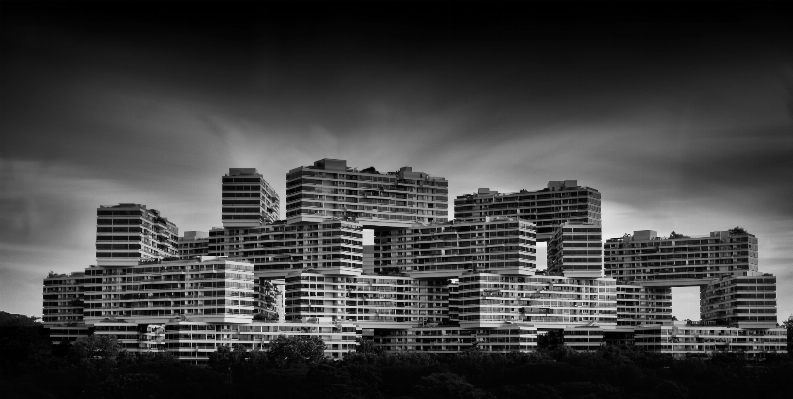 Foto Horizonte preto e branco
 céu branco