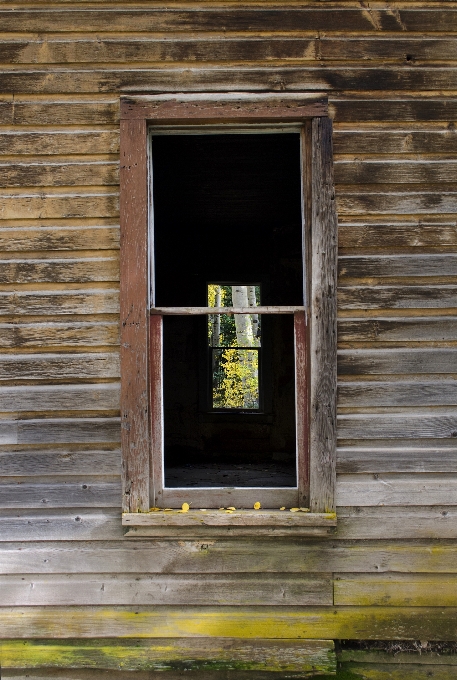 Kayu rumah jendela dinding