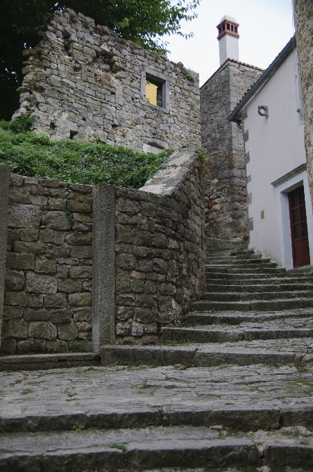 Casa edificio castillo
 callejón