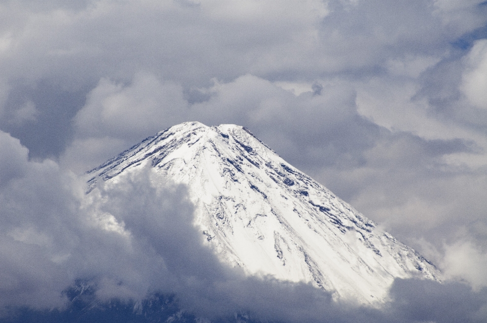 Montaña nieve invierno nube