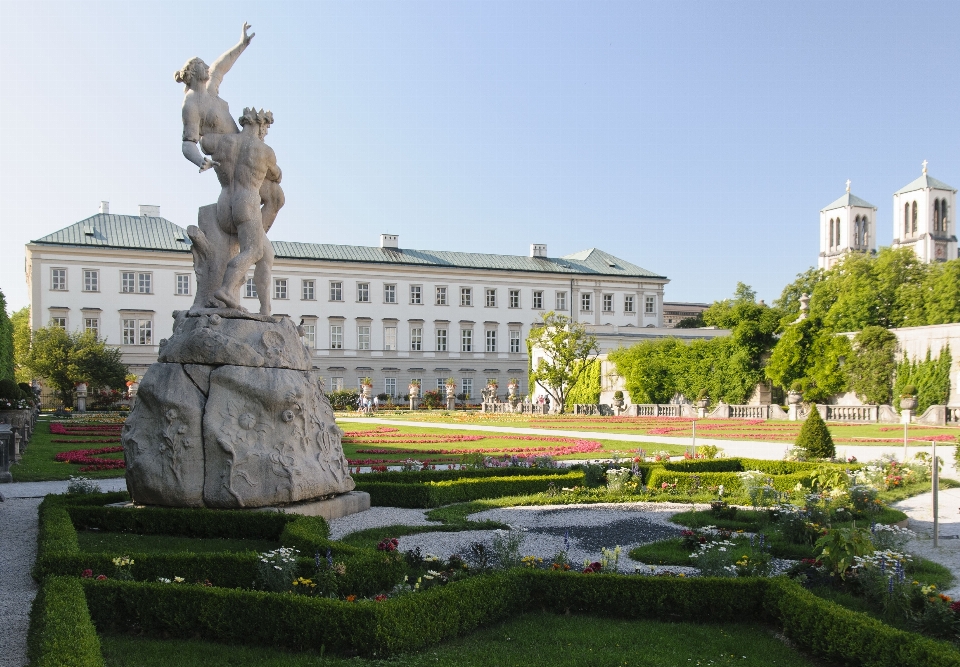 Chateau
 palast monument statue