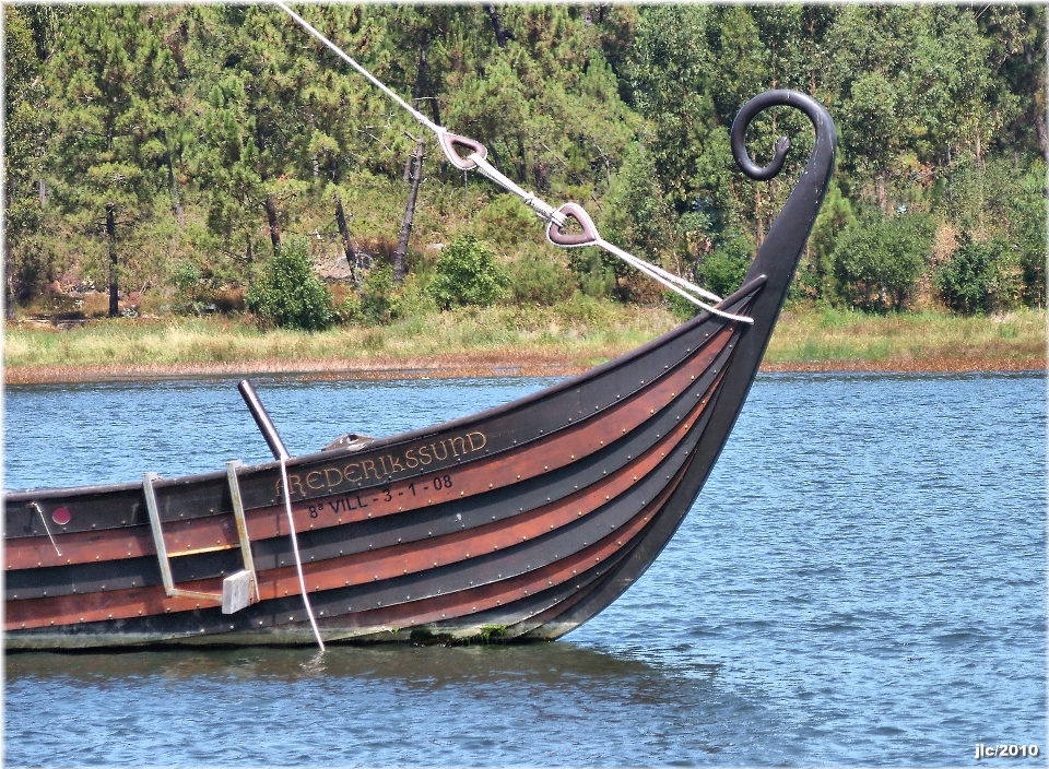 Bateau canoë l'europe  véhicule