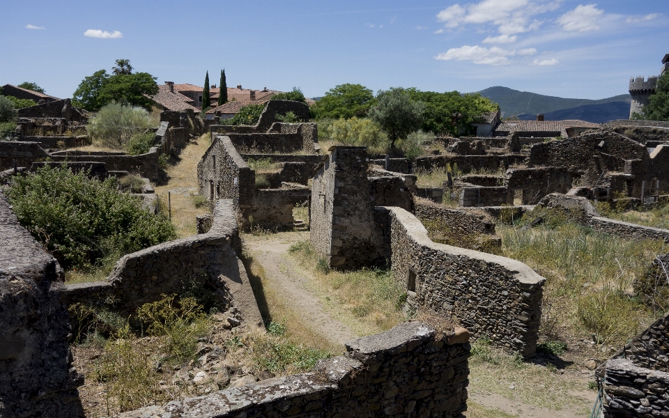 Bâtiment village fortification
 tourisme