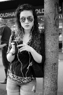 Foto Persona bianco e nero
 ragazza donna