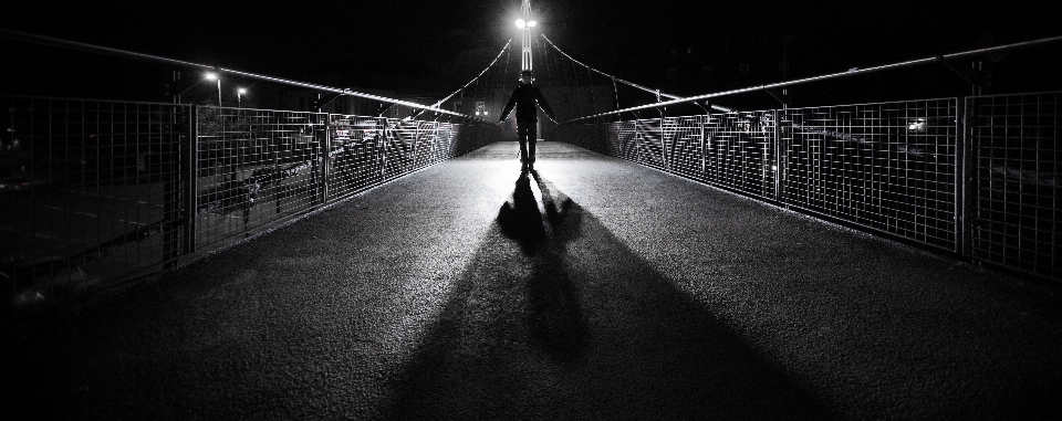 Licht schwarz und weiß
 weiss brücke