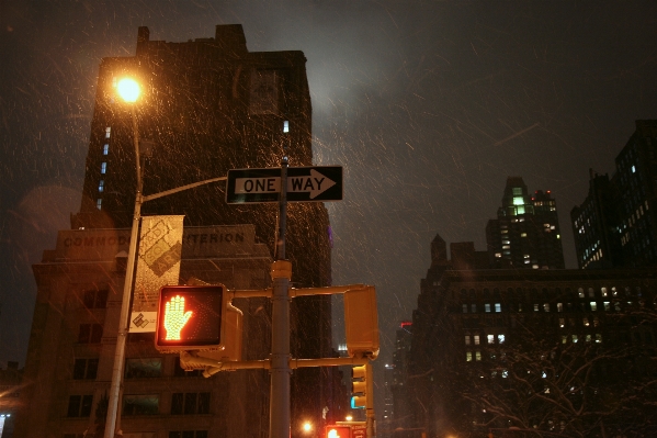 ライト 夜 朝 雨 写真