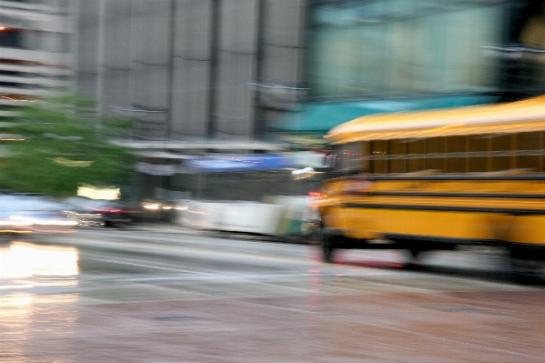 道 渋滞 街 雨 写真