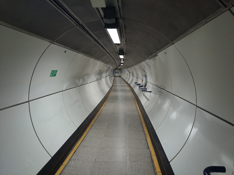 Wing perspective city tunnel