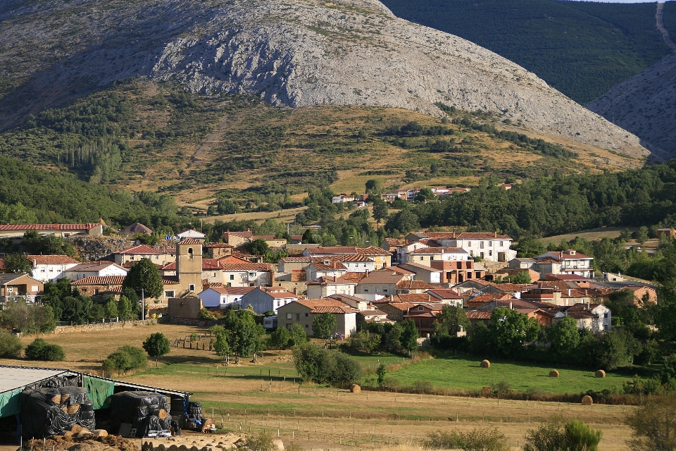 Paysage montagne architecture colline