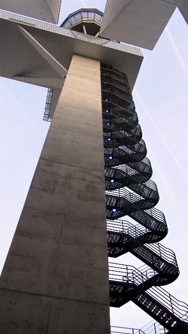 Die architektur struktur wolkenkratzer flughafen