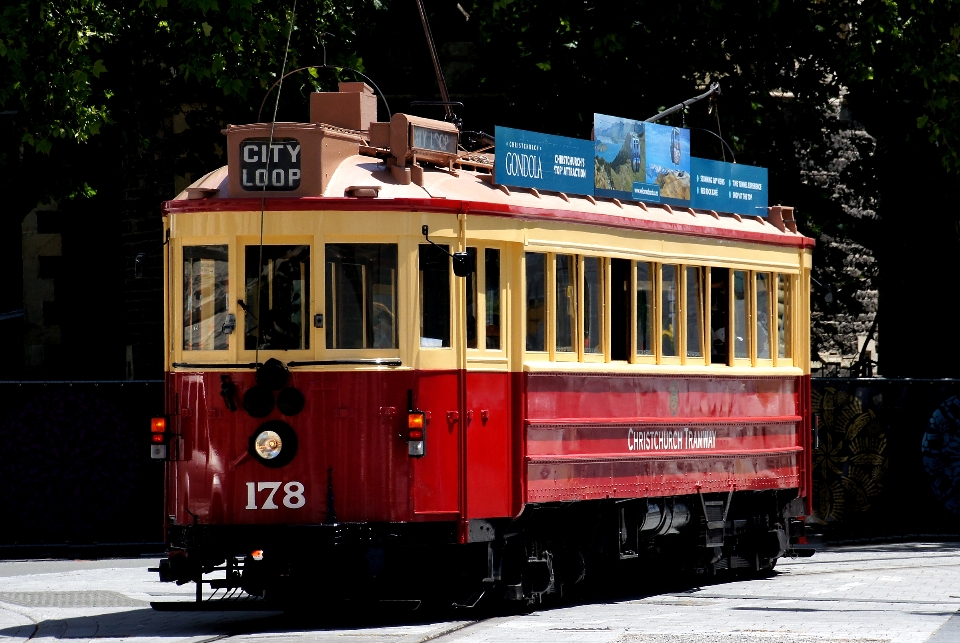 Straßenbahn transport fahrzeug seilbahn
