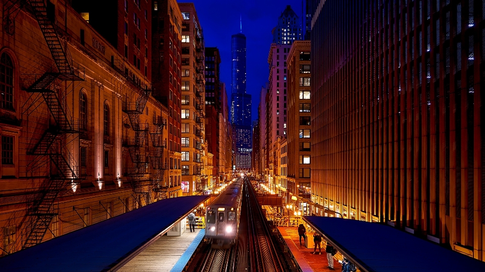 Lumière architecture chemin de fer nuit