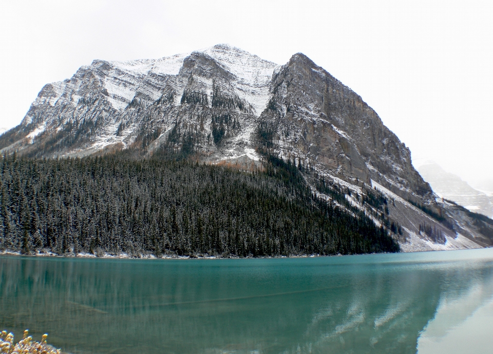 Montagne neige lac chaîne de montagnes
