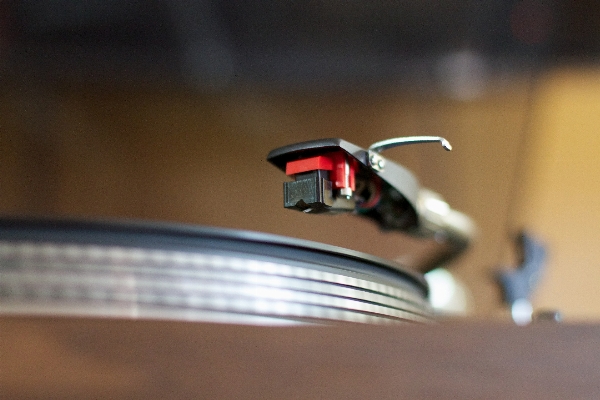 Hand turntable light guitar Photo