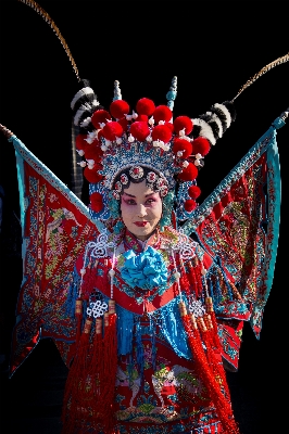 Foto Orang merah karnaval asia