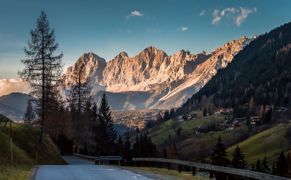 Paesaggio all'aperto montagna nevicare