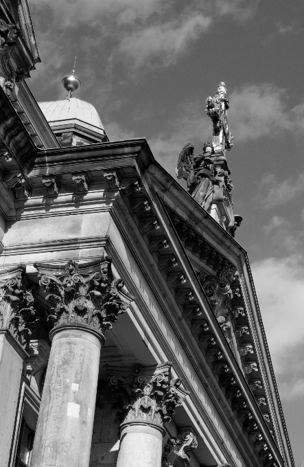 En blanco y negro
 arquitectura cielo