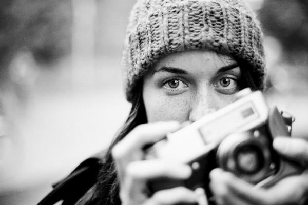 Photo Personne créatif noir et blanc
 fille