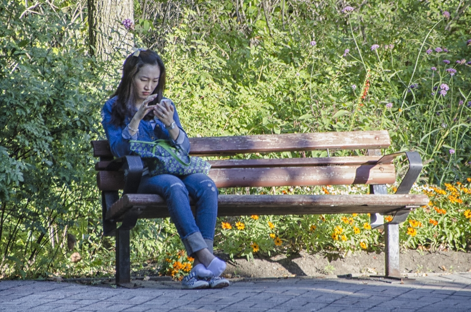 People city spring sitting