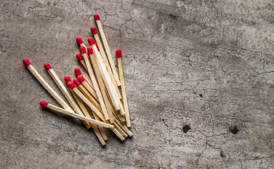 Pensil kayu merokok tumpukan