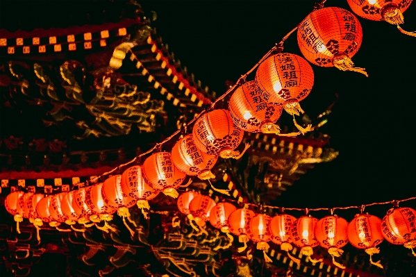 夜 ランタン 図 寺 写真