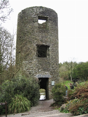 Waterfall road ring building Photo