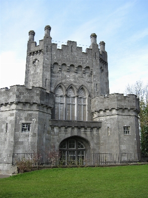 Waterfall road ring building Photo