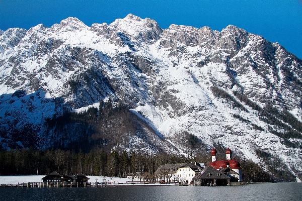 Mountain snow winter lake Photo