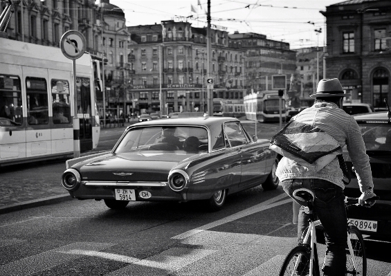 Foto Bianco e nero
 strada auto urbano