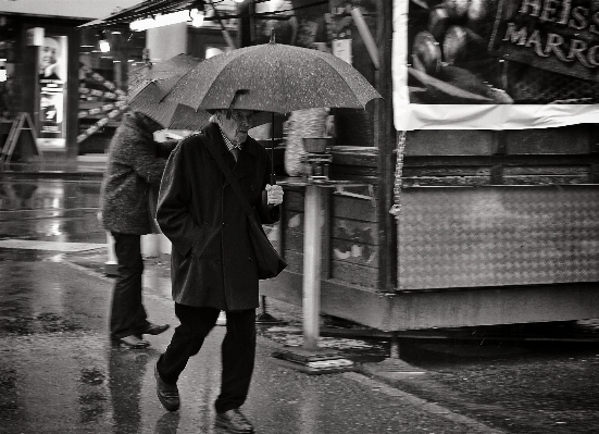 Photo Hiver noir et blanc
 personnes route