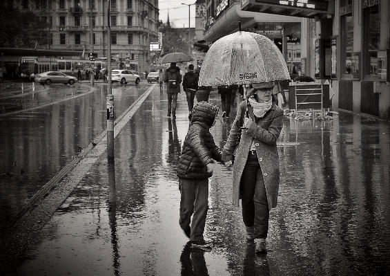 Photo Hiver noir et blanc
 personnes route