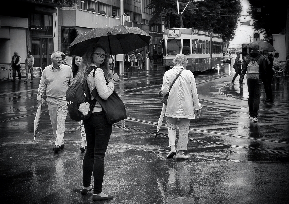 Siyah ve beyaz
 insanlar yol beyaz Fotoğraf